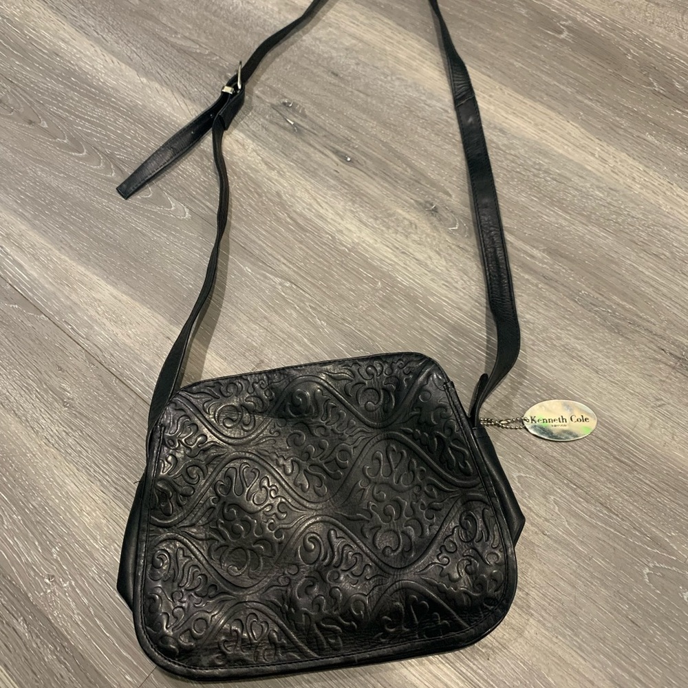 Kenneth Cole crossbody-black